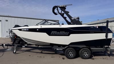 BOATZON | Malibu Boats M220 2022