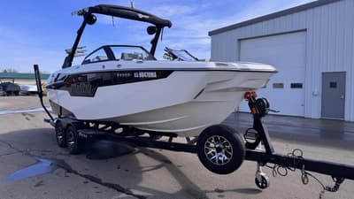 BOATZON | Malibu Boats M220 2022
