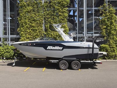 BOATZON | Malibu Boats M220 2022