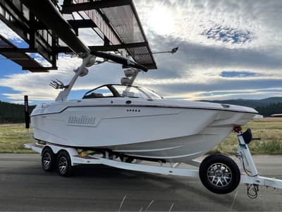 BOATZON | Malibu Boats M220 2023