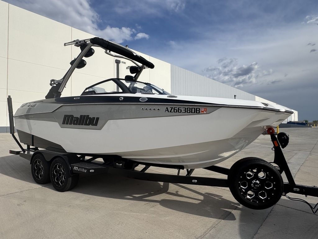 2023 Malibu Boats M220 - Sold Boat