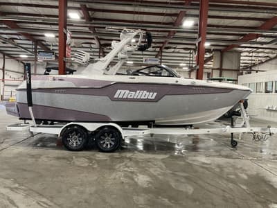 BOATZON | Malibu Boats M220 2024