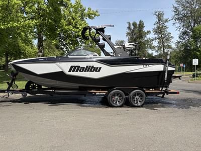 BOATZON | Malibu Boats M230 2025