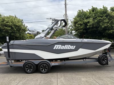 BOATZON | Malibu Boats M230 2026