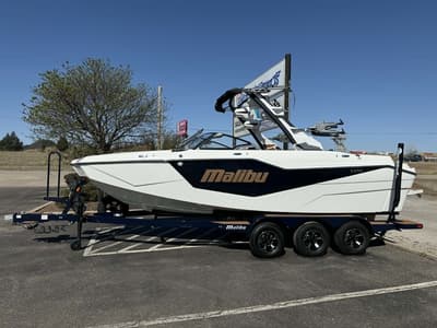BOATZON | Malibu Boats M230 2026 BOATZON | Malibu Boats M230 2026