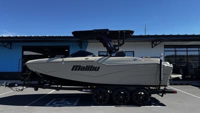 BOATZON | Malibu Boats M230 2026