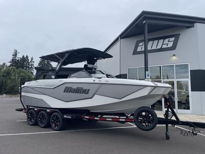 BOATZON | Malibu Boats M242 2026