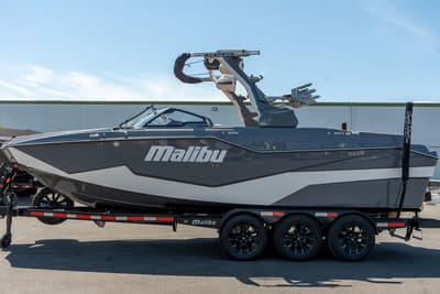 BOATZON | Malibu Boats M242 2026