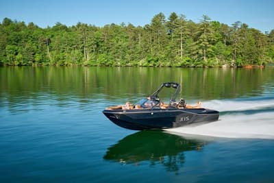BOATZON | Malibu Boats T235 2025
