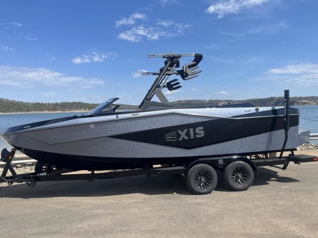 2025 Malibu Boats T235 - Sold Boat