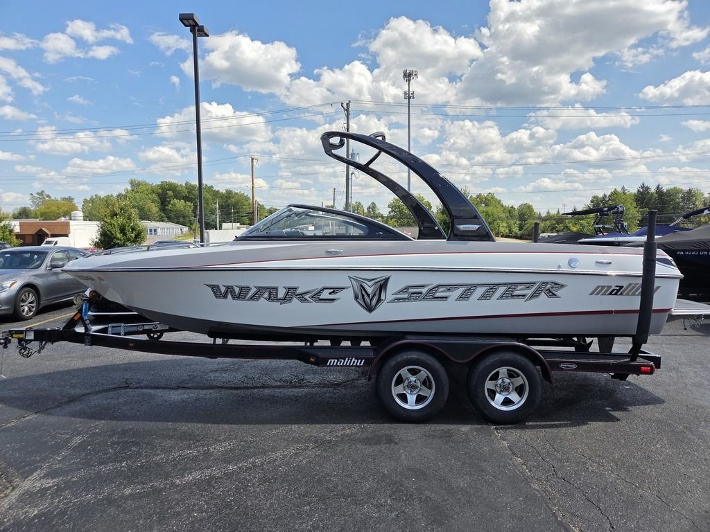 2008 Malibu Boats WakeSetter 21XTI - Sold Boat