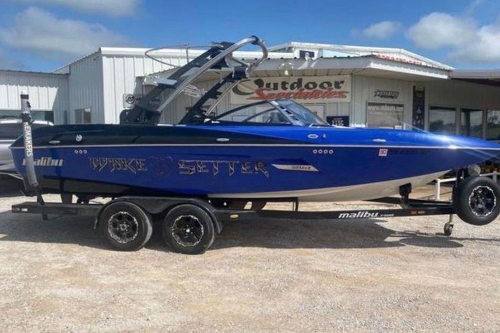 2012 Malibu Boats Wakesetter 22 MXZ - Sold Boat