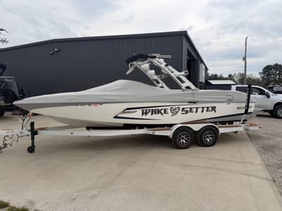 BOATZON | Malibu Boats Wakesetter 24 MXZ 2013