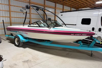 BOATZON | Malibu Echelon 1994