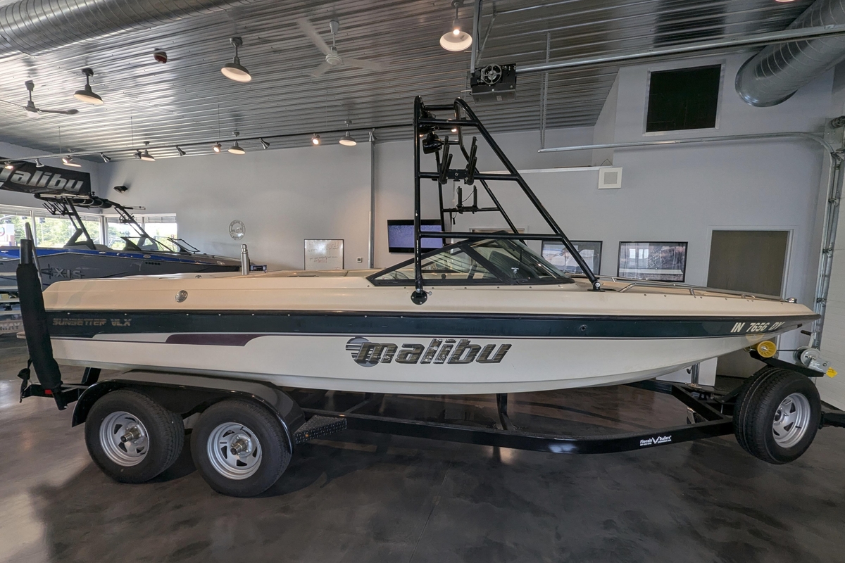 2000 Malibu Sunsetter VLX - Sold Boat