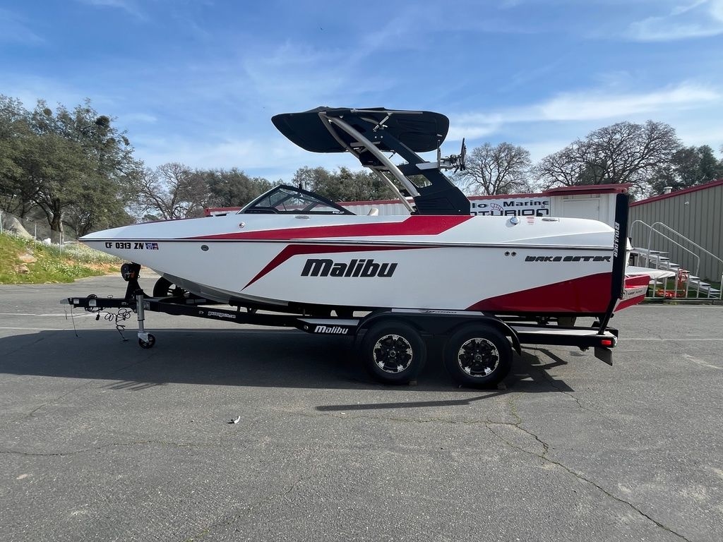 2018 Malibu Wake Setter MLX - Sold Boat