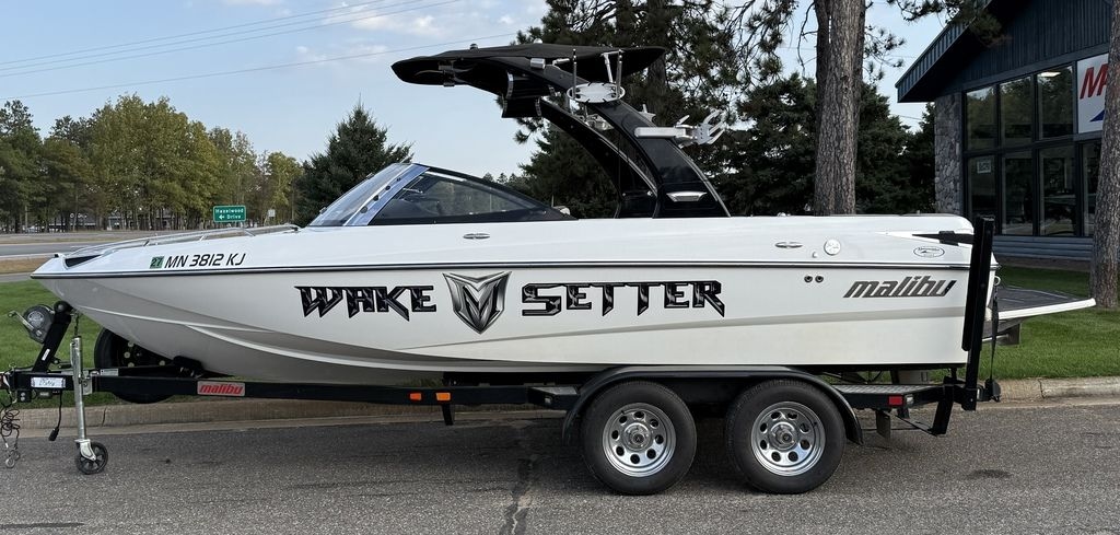 2008 Malibu Wakesetter 20 VTX - Sold Boat