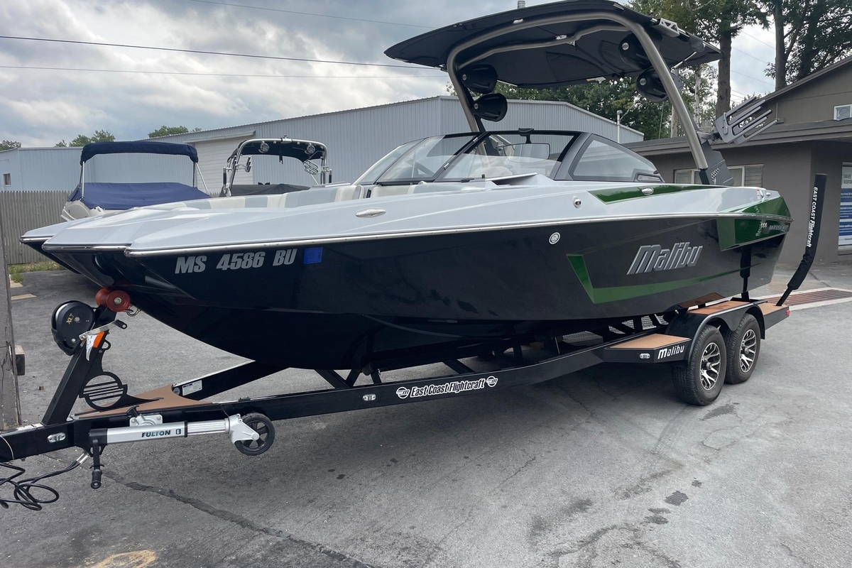 2023 Malibu Wakesetter 24 MXZ - Sold Boat