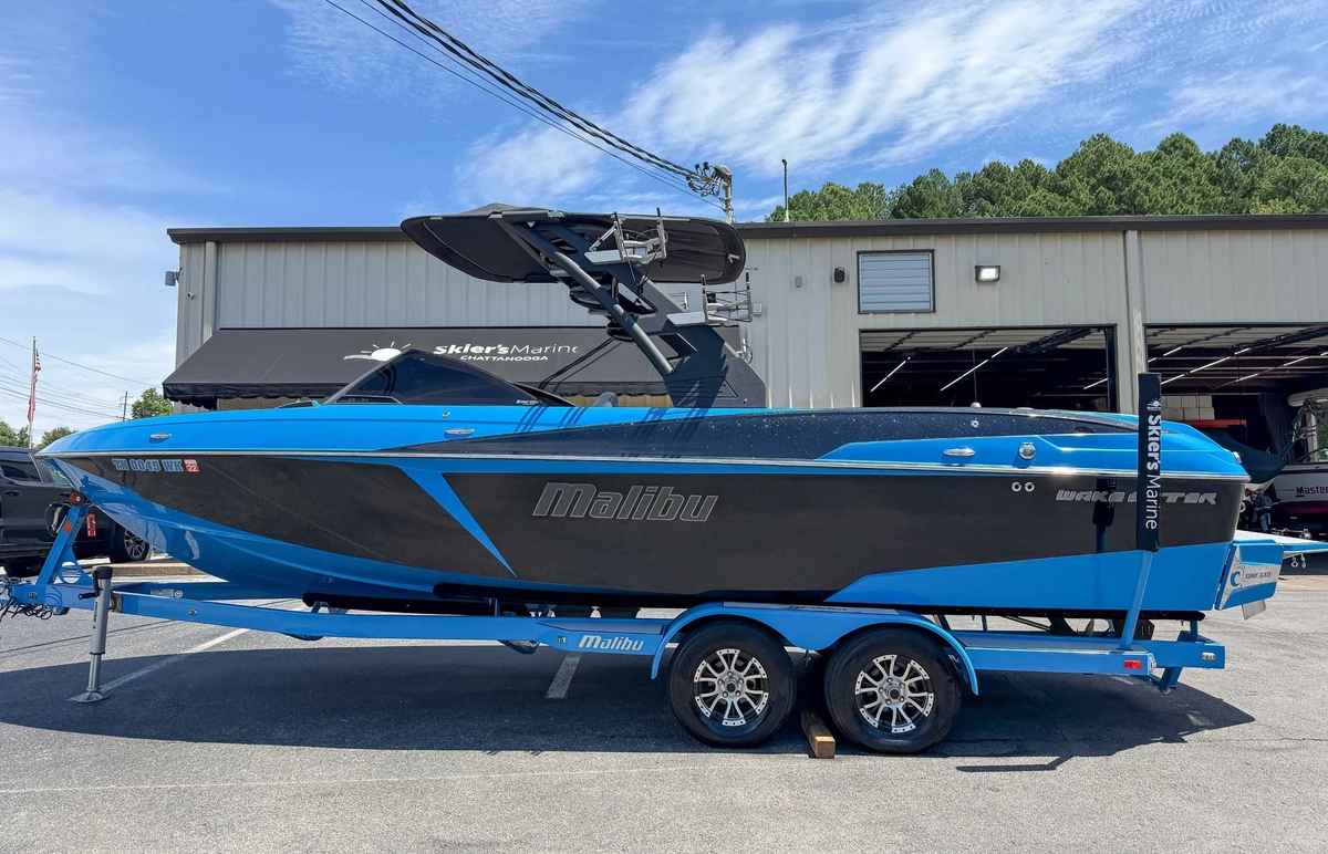 2017 Malibu Wakesetter 25 LSV - Sold Boat