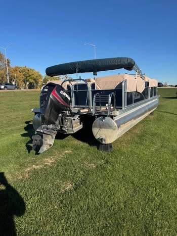 2016 Manitou Manitou 220 Aurora 2016 - Sold Boat