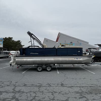 BOATZON | Manitou 22RF 2017