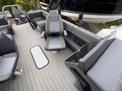 BOATZON | Manitou Cruise 24 Max Switchback 2025