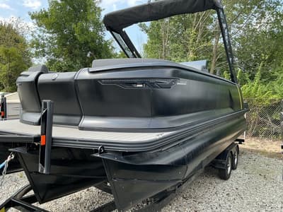 BOATZON | Manitou Explore 22 Max Switchback 2025