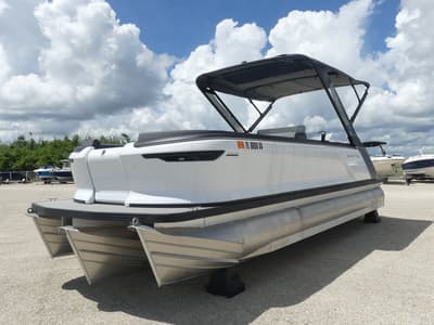 BOATZON | Manitou Explore 24 Max Switchback 2025