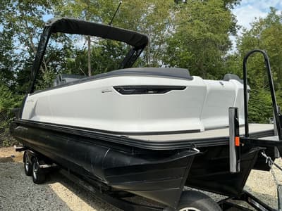 BOATZON | Manitou Explore 24 Max Navigator Dual Engine 2025
