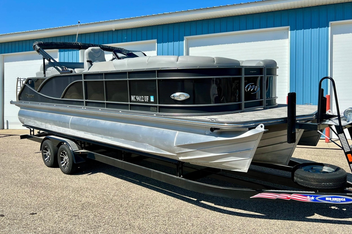 2018 Manitou MD 25 TriToon - Sold Boat