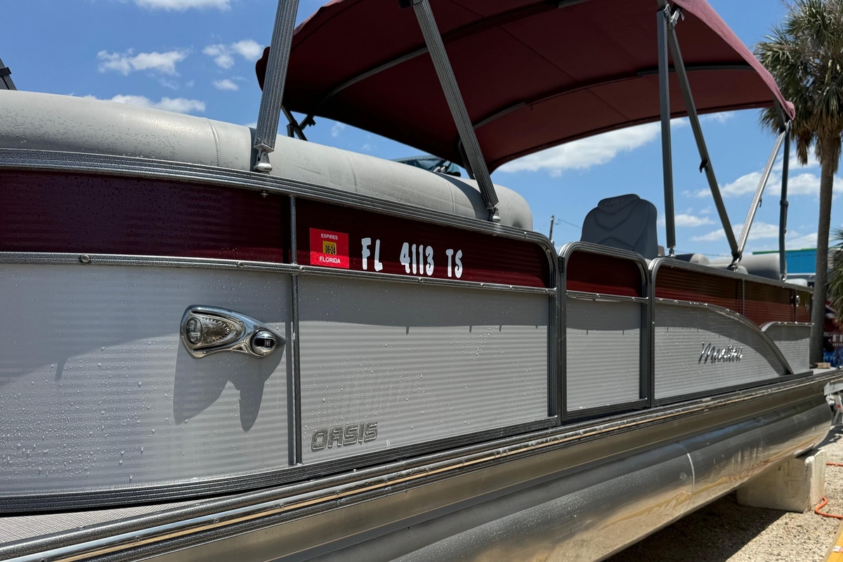 2022 Manitou Oasis SR VP - Sold Boat