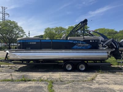 BOATZON | Manitou XPlode 23 RF 2017