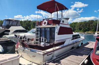 BOATZON | Marinette 32 Sedan Flybridge 1989 BOATZON | Marinette 32 Sedan Flybridge 1989