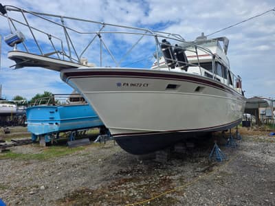 BOATZON | Marinette 37 Motor Yacht 1988
