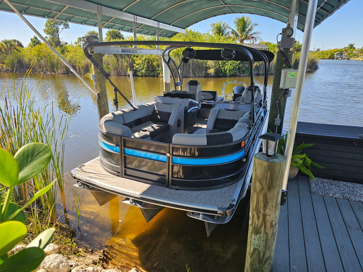 2025 Massimo Marine T25 ULTRA Lounger Tritoon - Sold Boat