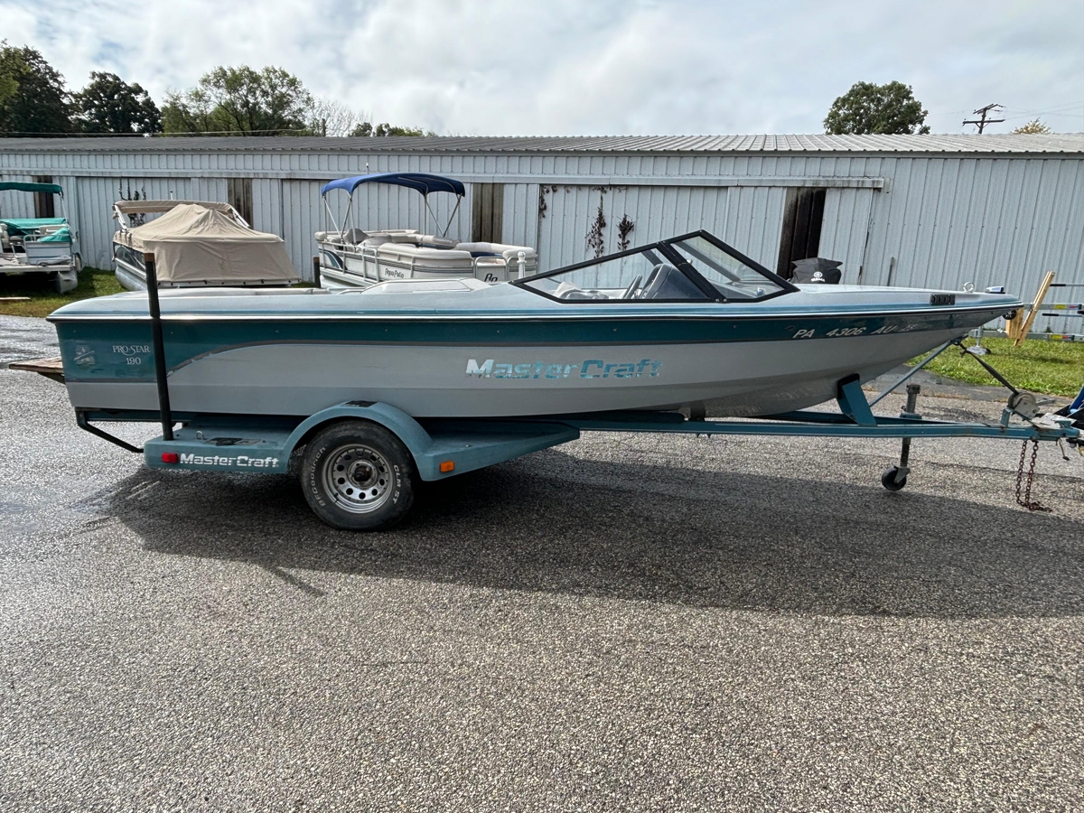 1989 MasterCraft ProStar 190 - Sold Boat