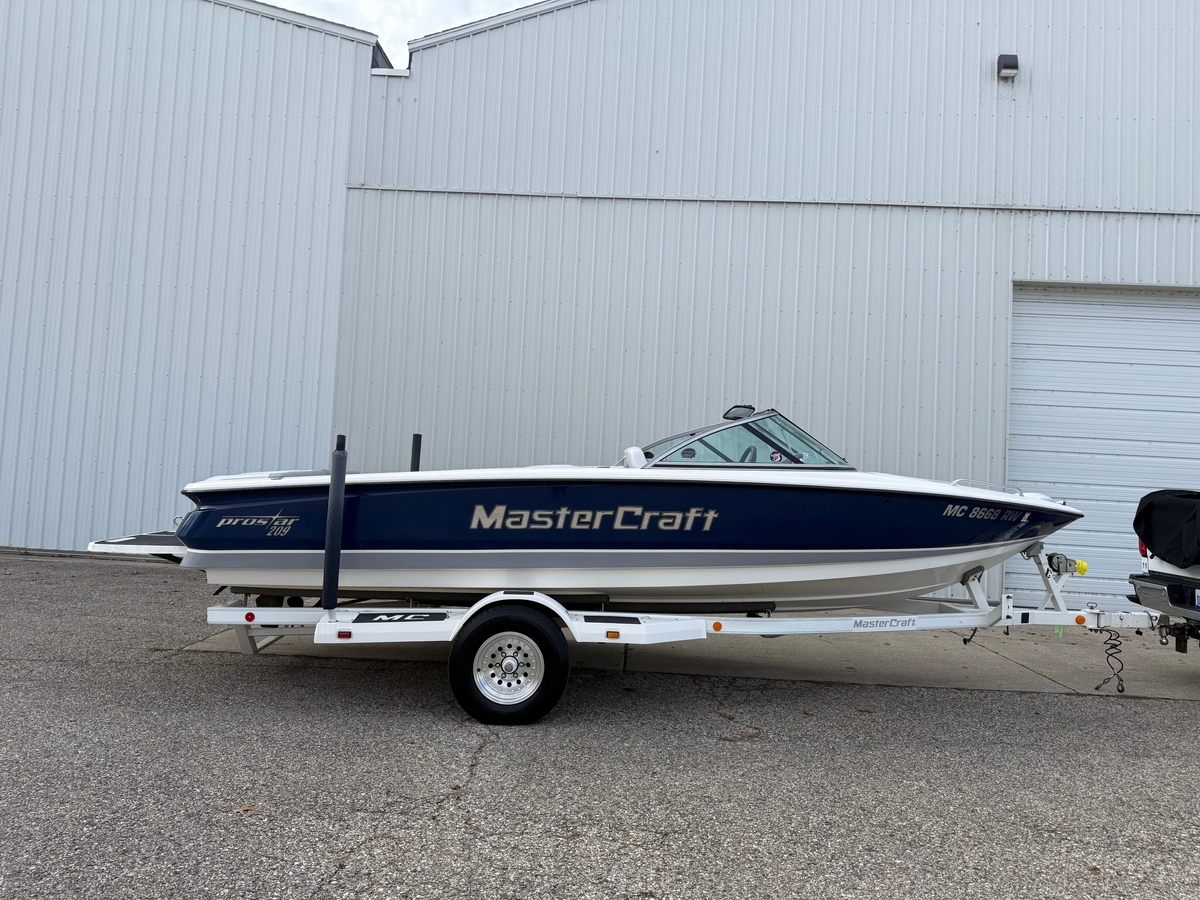 2001 MasterCraft ProStar 209 - Sold Boat