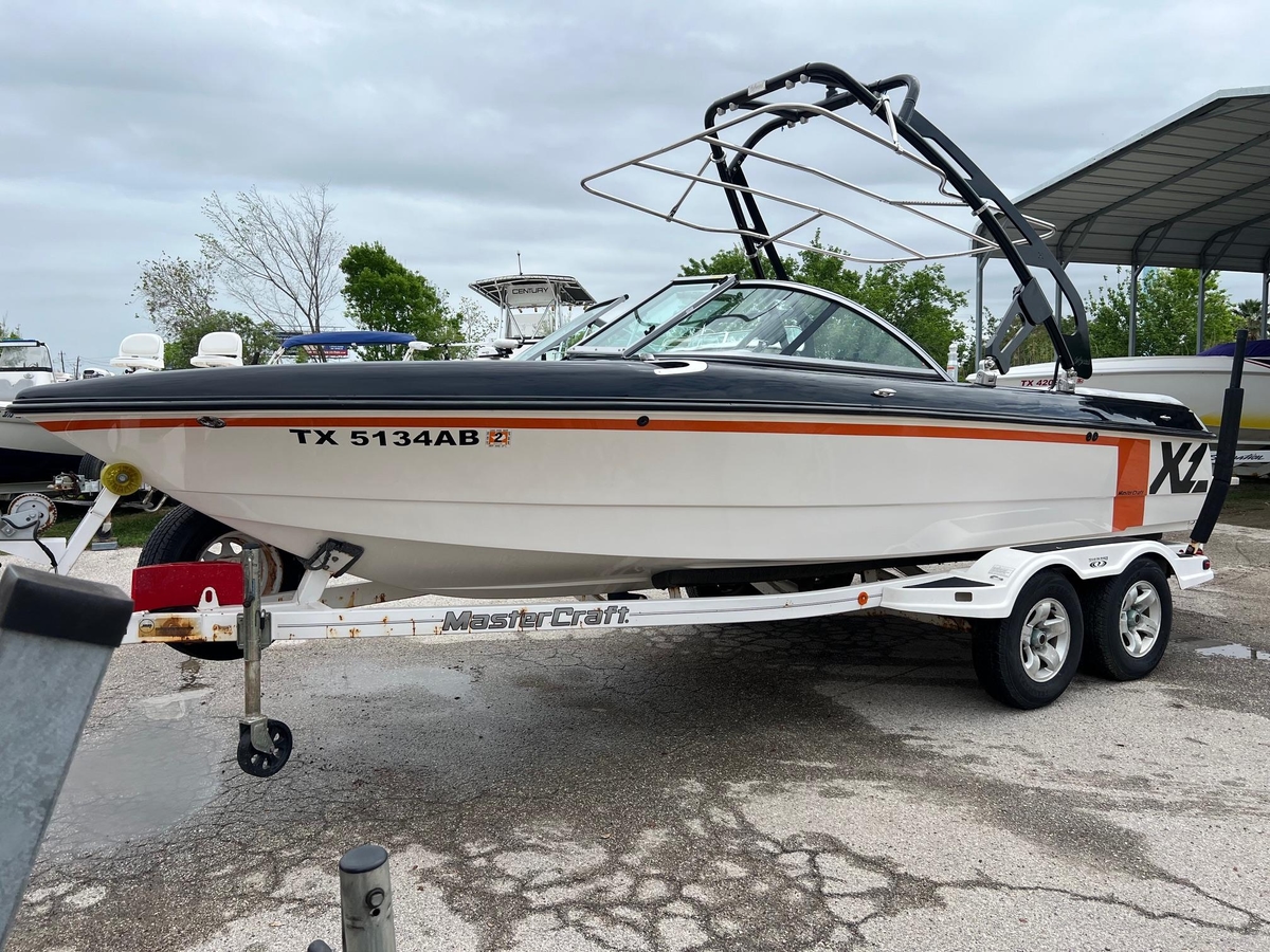 2006 MasterCraft X1 - Sold Boat