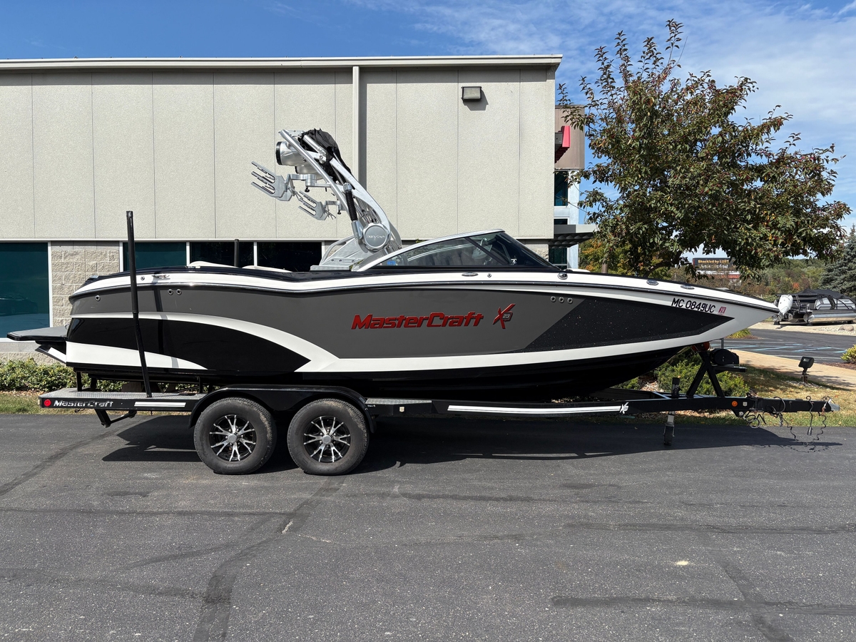 2016 MasterCraft X23 - Sold Boat