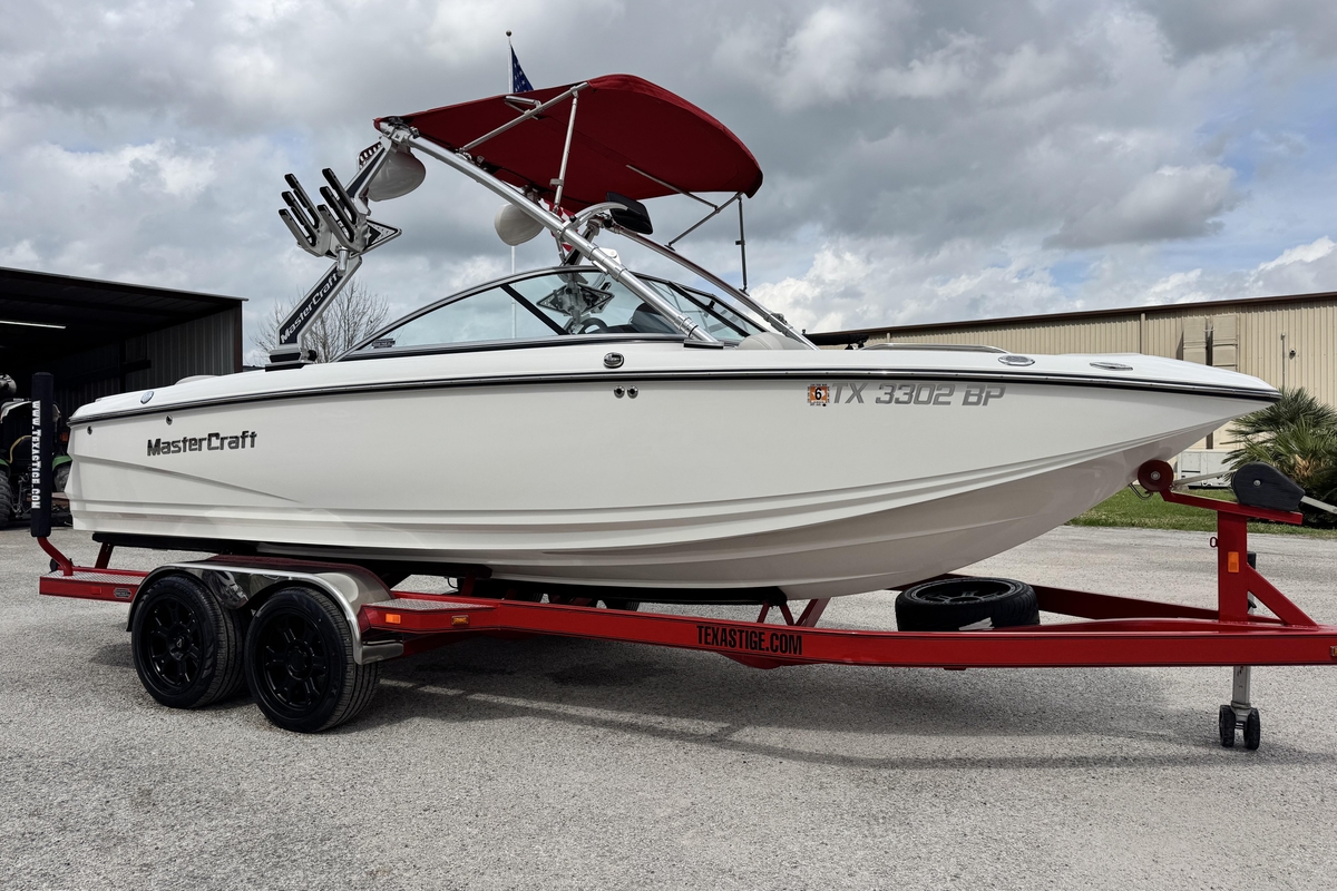 2011 MasterCraft X25 - Sold Boat