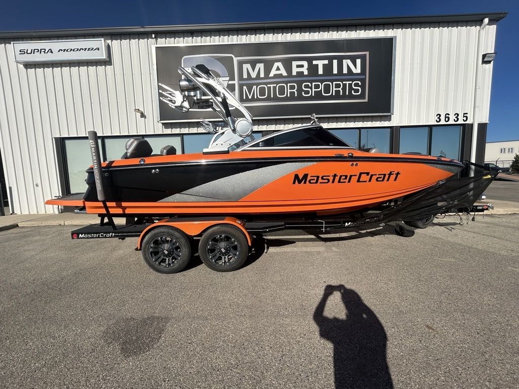 2013 MasterCraft X25 - Sold Boat