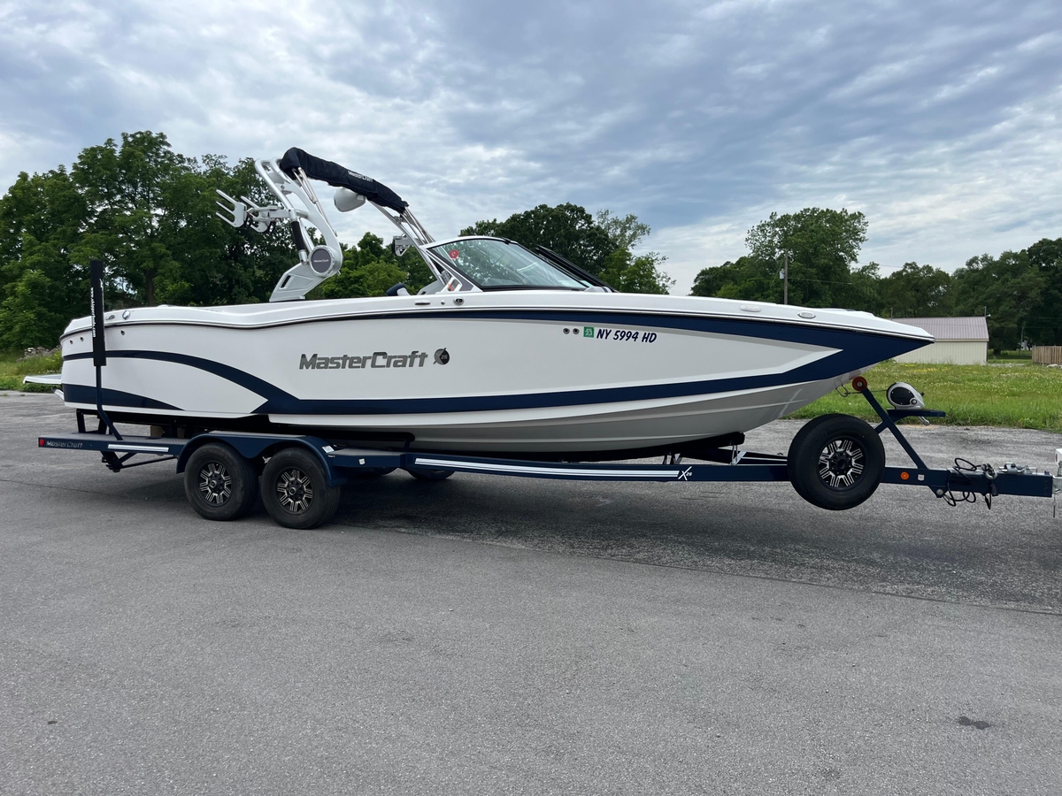 2019 MasterCraft X26 - Sold Boat