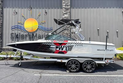 BOATZON | MasterCraft XStar Pro Wakeboard Tour Edition 2010
