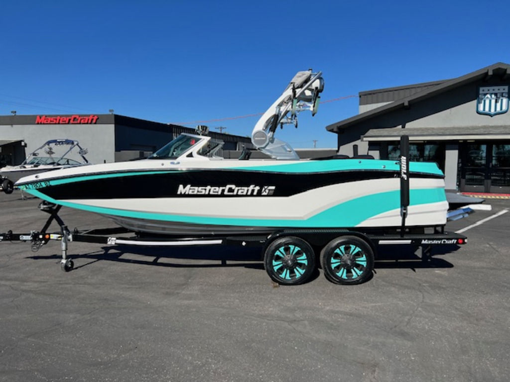 2018 MasterCraft XT22 - Sold Boat
