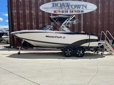 BOATZON | MasterCraft XT22 2020