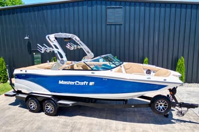 BOATZON | MasterCraft XT22 2020