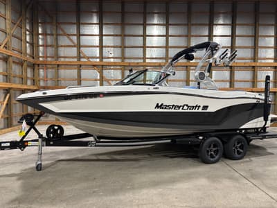 BOATZON | MasterCraft XT22 2020