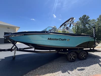BOATZON | MasterCraft XT22 2021