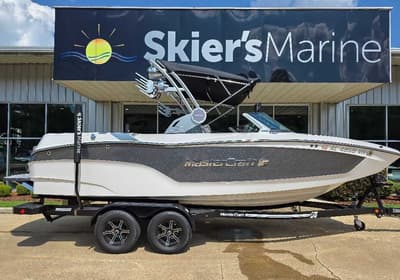 BOATZON | MasterCraft XT22 2022