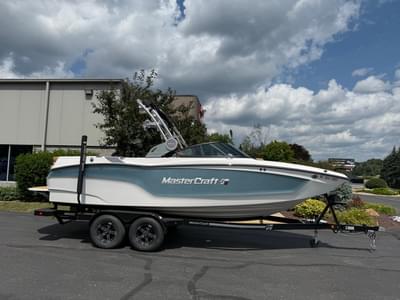BOATZON | MasterCraft XT22 2023